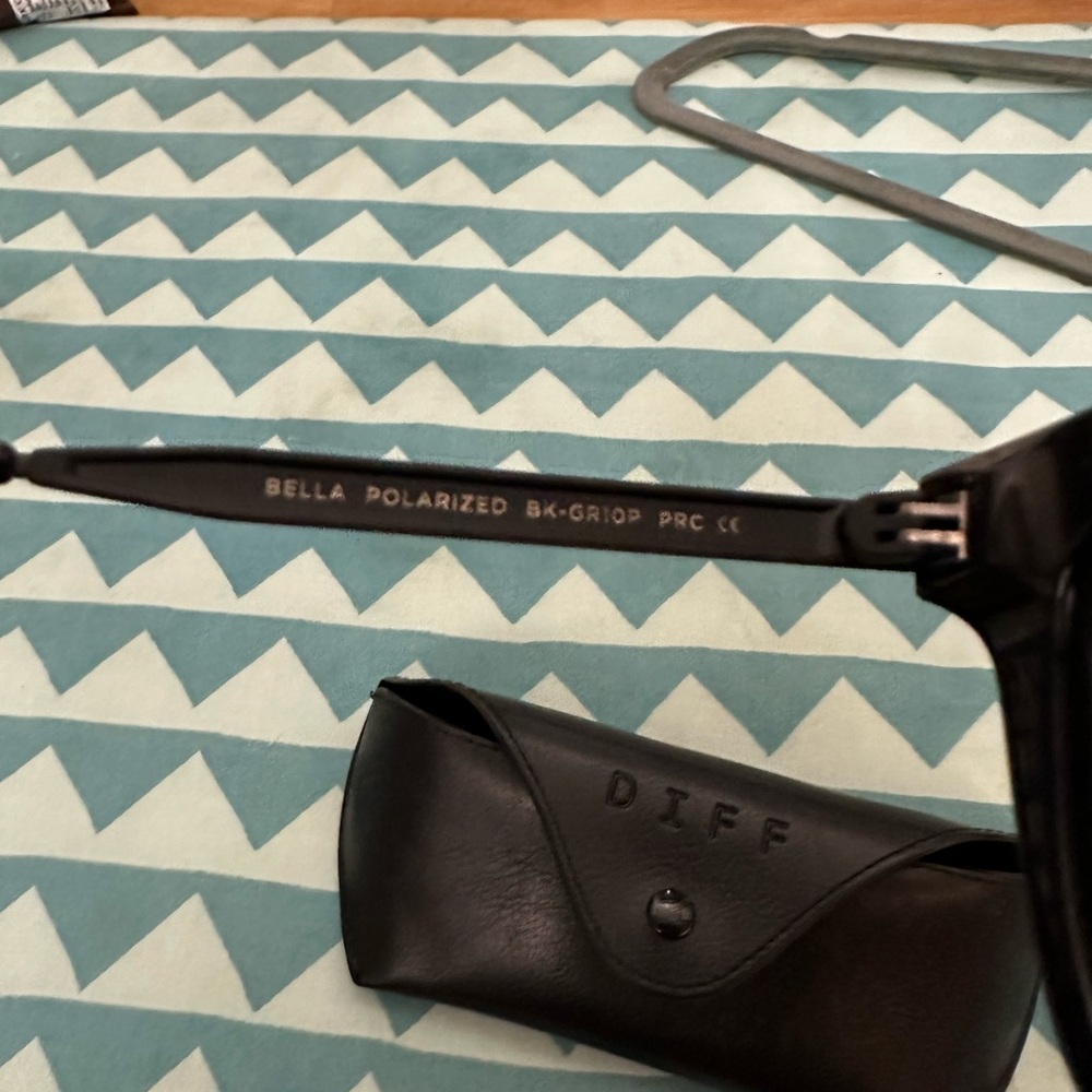 Diff Eyewear Black Sunglasses - Picture 6 of 15